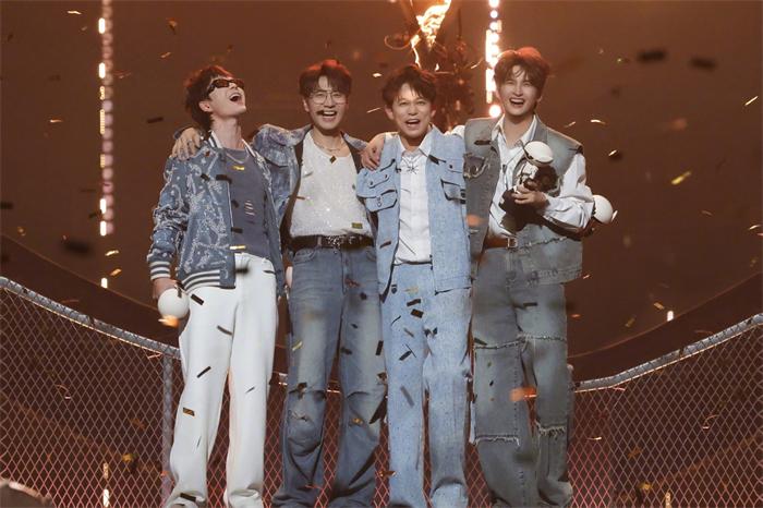 苏醒《披荆斩棘2025》总决赛再展创作实力 《路过人间》诠释人生态度 (3).jpg